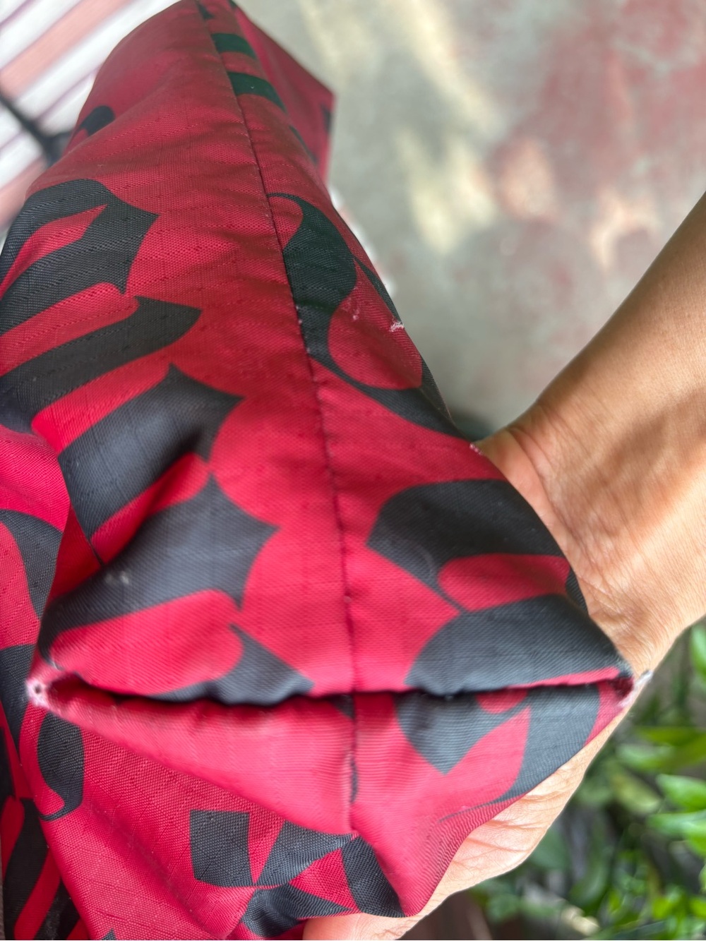 Vtg 2000s L.A.M.B. x LeSportsac Red Old English Print Crossbody Bag Gwen Stefani - Picture 6 of 16